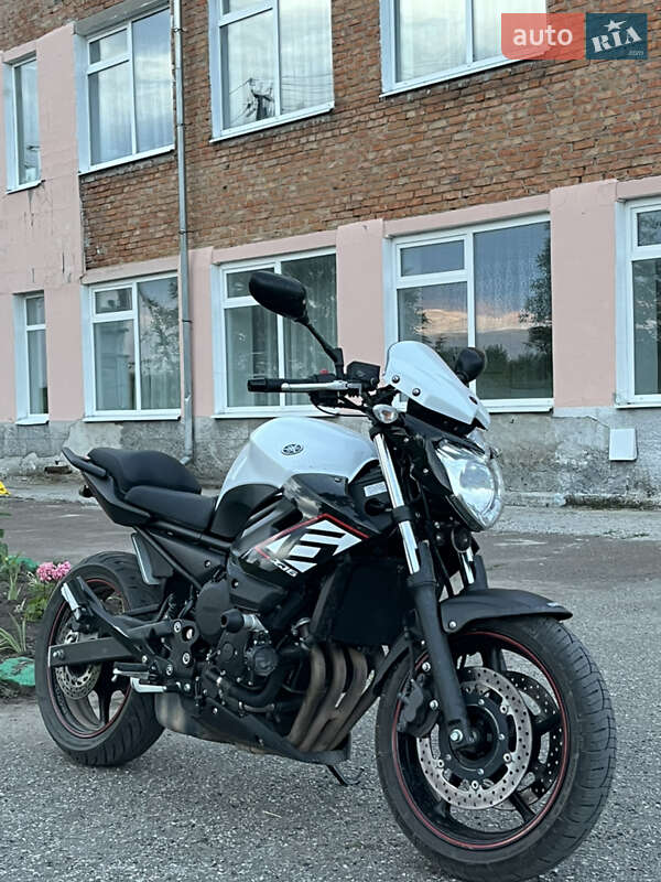 Мотоцикл Без обтекателей (Naked bike) Yamaha XJ6 2015 в Днепре