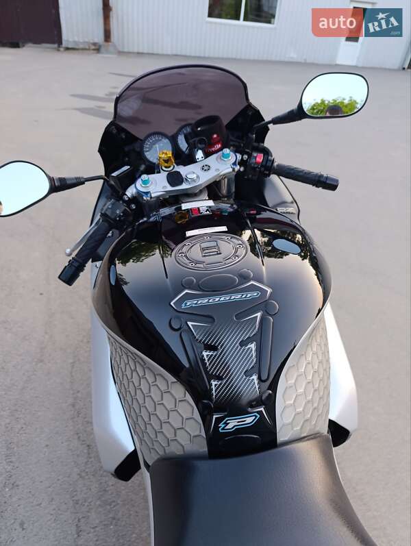 Спортбайк Yamaha YZF 1000R 2002 в Баре