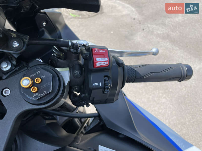 Спортбайк Yamaha YZF R1 2023 в Киеве фото 20 Спортбайк Yamaha YZF R1 2023 в Киеве