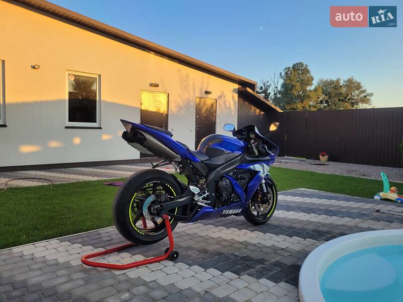 Спортбайк Yamaha YZF R1 2004 в Каневе
