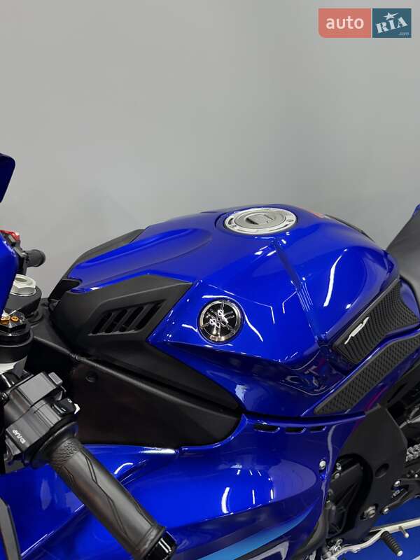 Спортбайк Yamaha YZF R1 2022 в Кропивницком