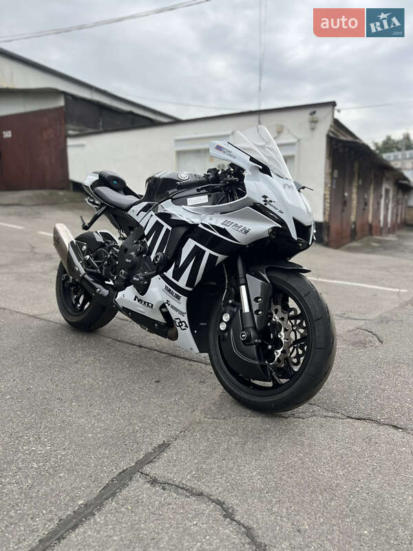 Спортбайк Yamaha YZF R1 2024 в 
