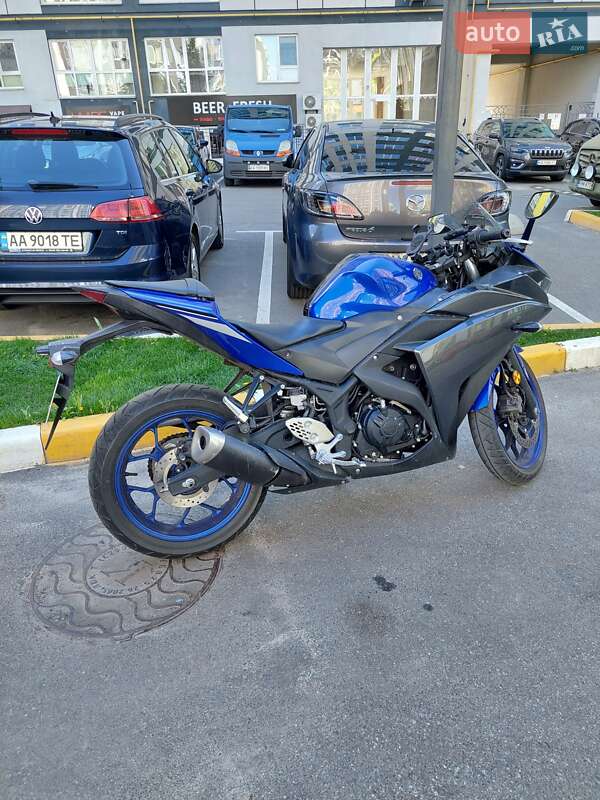 Yamaha YZF-R25 2016
