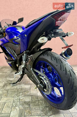 Мотоцикл Спорт-туризм Yamaha YZF-R3 2019 в 