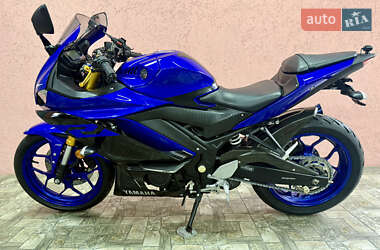 Мотоцикл Спорт-туризм Yamaha YZF-R3 2019 в 