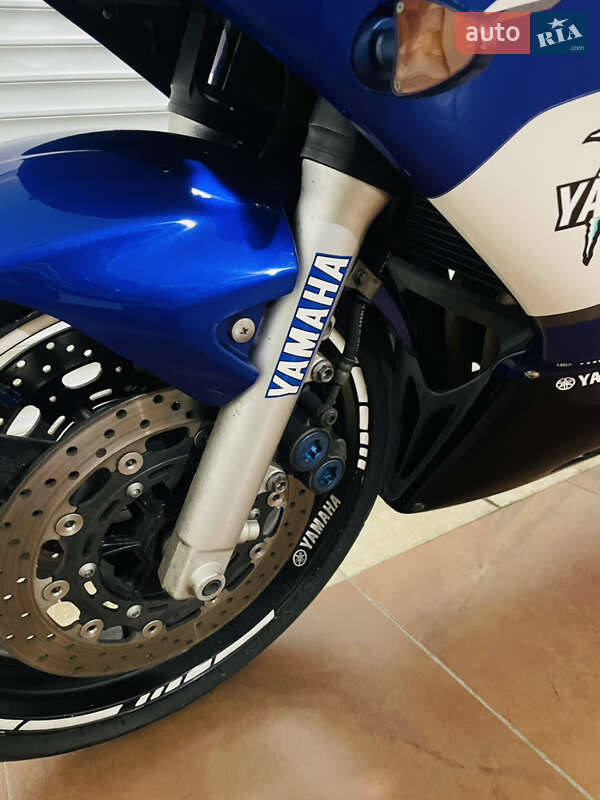 Спортбайк Yamaha YZF R6 2001 в Киеве
