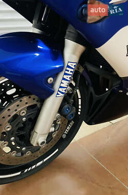 Спортбайк Yamaha YZF R6 2001 в 