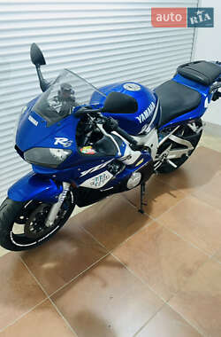 Спортбайк Yamaha YZF R6 2001 в 