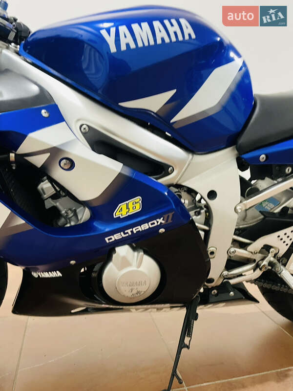 Спортбайк Yamaha YZF R6 2001 в Киеве
