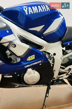 Спортбайк Yamaha YZF R6 2001 в 