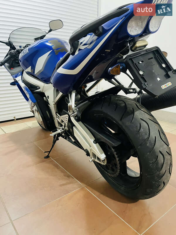 Спортбайк Yamaha YZF R6 2001 в Киеве