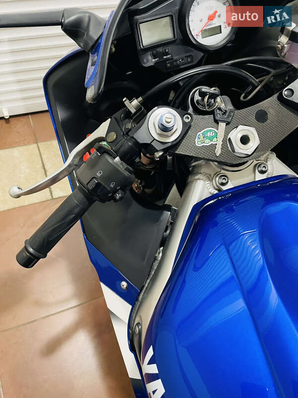 Спортбайк Yamaha YZF R6 2001 в Киеве