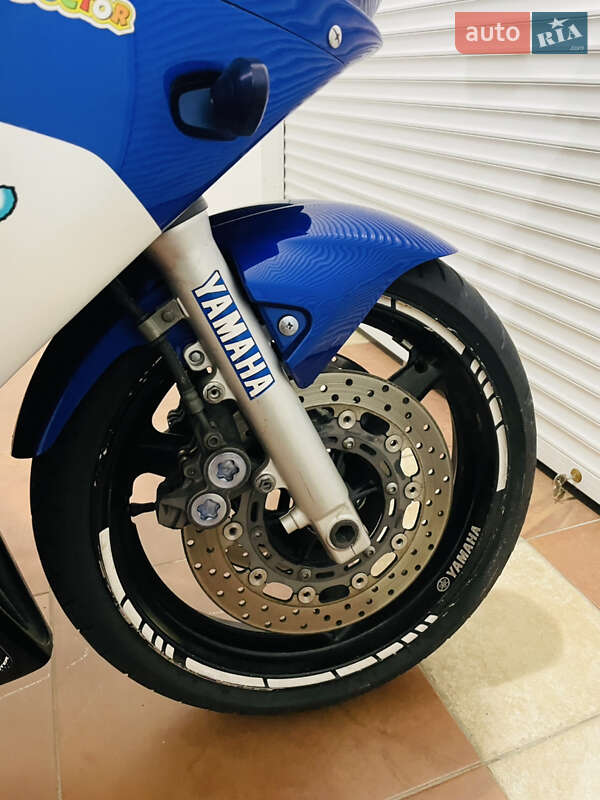 Спортбайк Yamaha YZF R6 2001 в Киеве