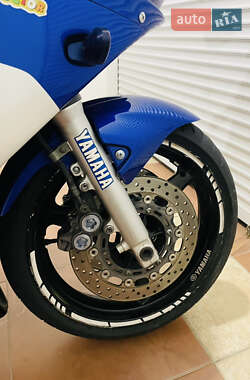 Спортбайк Yamaha YZF R6 2001 в 