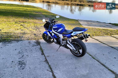 Спортбайк Yamaha YZF R6 2002 в 