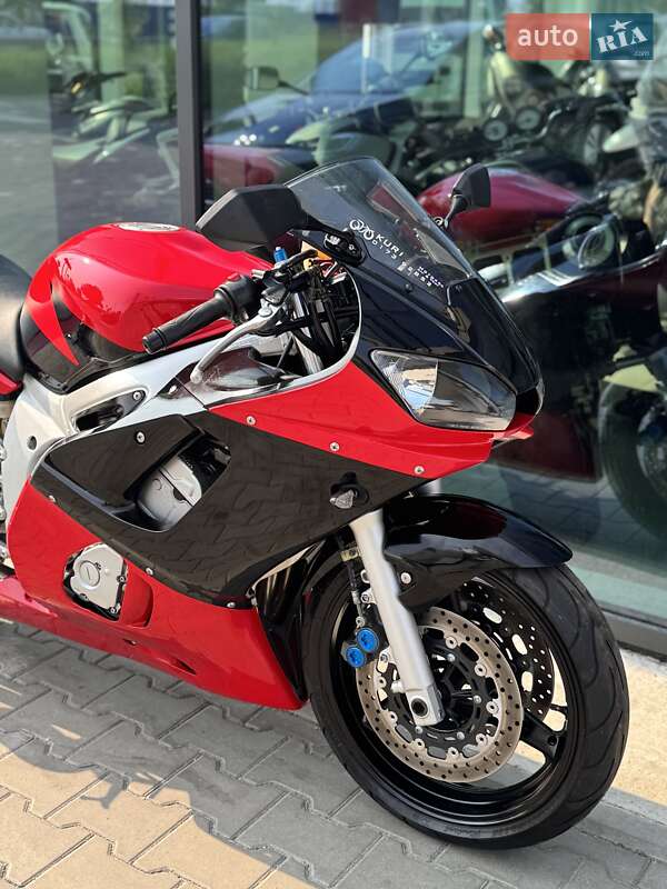 Спортбайк Yamaha YZF R6 2001 в Рівному