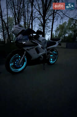Спортбайк Yamaha YZF R6 2002 в 