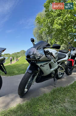 Спортбайк Yamaha YZF R6 2002 в 