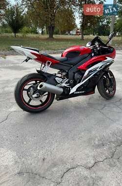 Спортбайк Yamaha YZF R6 2011 в 