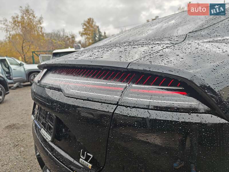 Седан YangWang U7 2025 в Києві