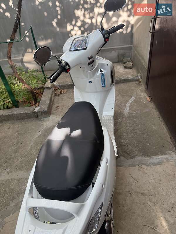 Скутер YiBen YB 125T-12 2014 в Великой Михайловке фото 5 Скутер YiBen YB 125T-12 2014 в Великой Михайловке