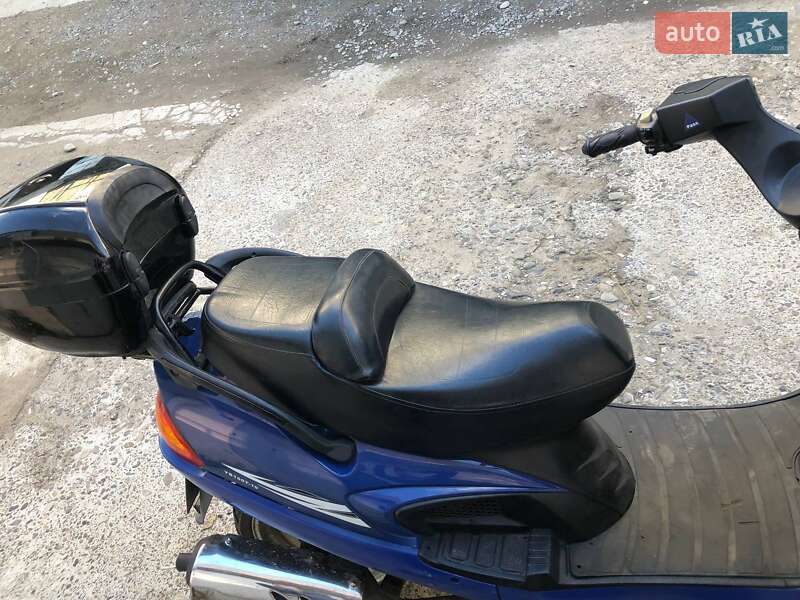 Макси-скутер YiBen YB 150T-10 2008 в Черновцах