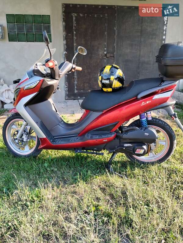 Макси-скутер YiBen YB 150T-15 2013 в Львове