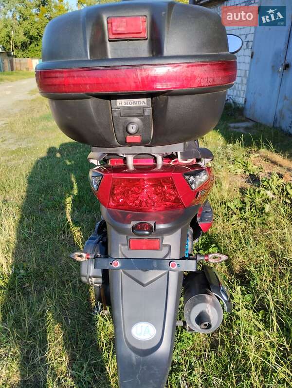 Макси-скутер YiBen YB 150T-15 2013 в Львове
