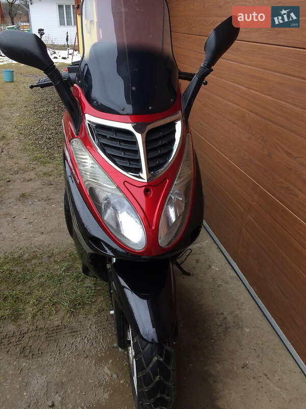 Скутер YiBen YB 150T-15 2016 в Надворной