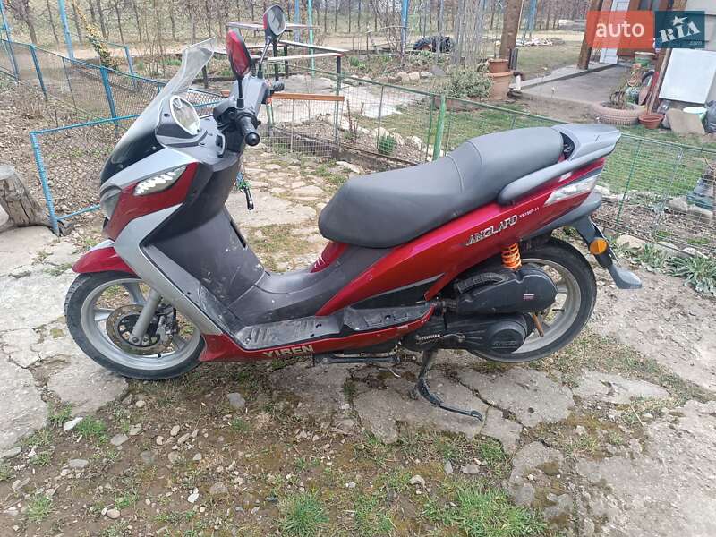 Макси-скутер YiBen YB 150T 2012 в Косове