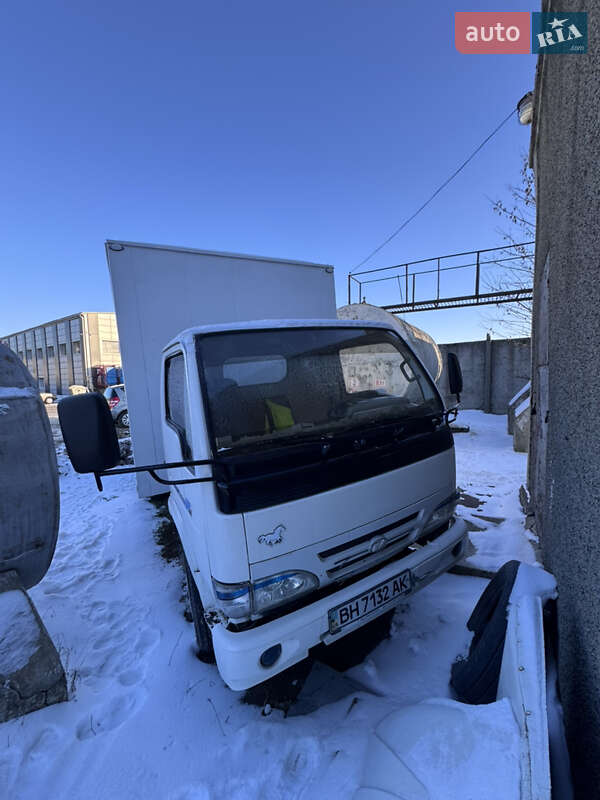 Yuejin NJ 1028 2005 Yuejin NJ 1028 2005