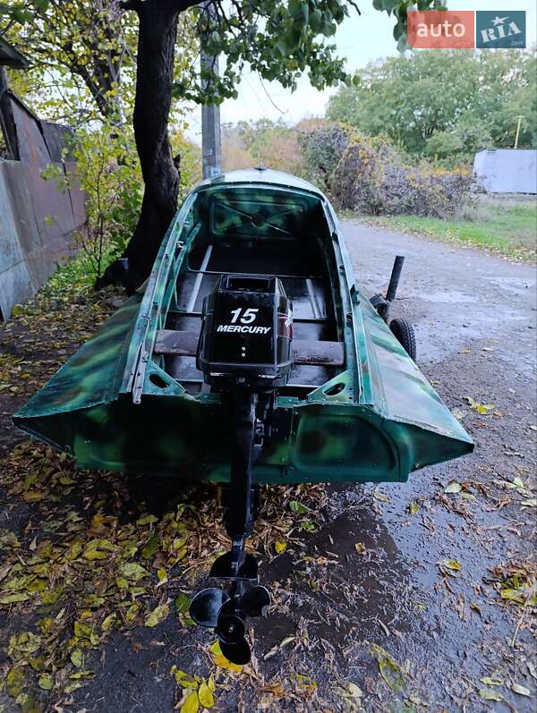 Човен Южанка 1 1990 в Кам'янському