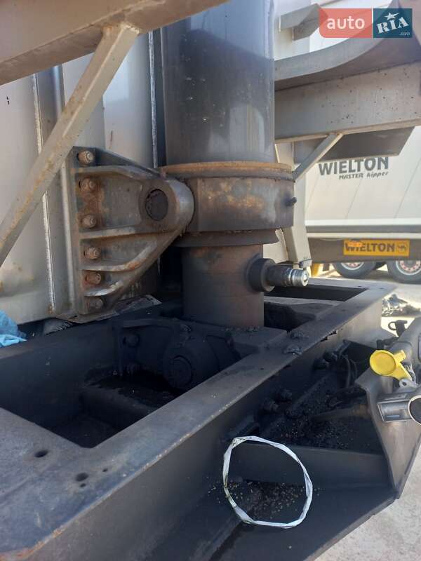 Зерновоз - полуприцеп Zaslaw D 653 2009 в Черкассах