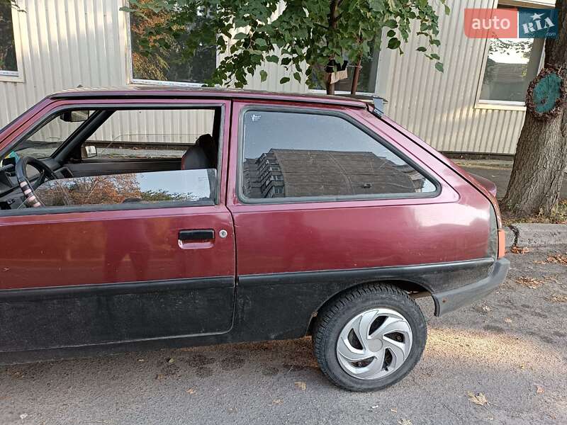 Хетчбек ЗАЗ 1102 Таврія-Нова 2000 в Кременчуці фото 3 Хетчбек ЗАЗ 1102 Таврія-Нова 2000 в Кременчуці