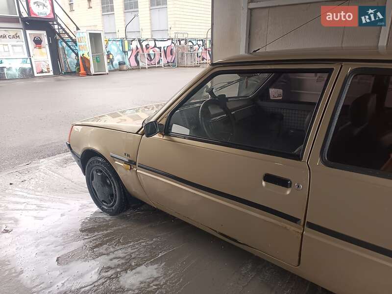 Хэтчбек ЗАЗ 1102 Таврия-Нова 2002 в Киеве