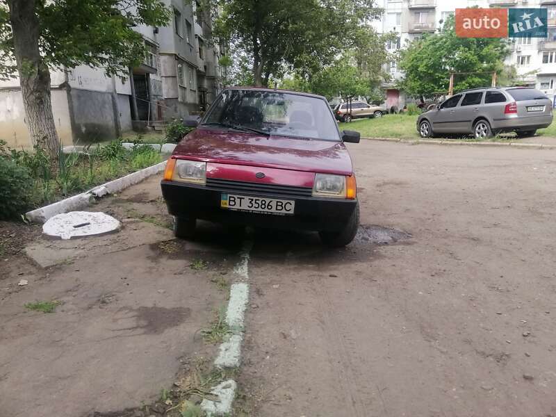 Хэтчбек ЗАЗ 1102 Таврия-Нова 2001 в Николаеве