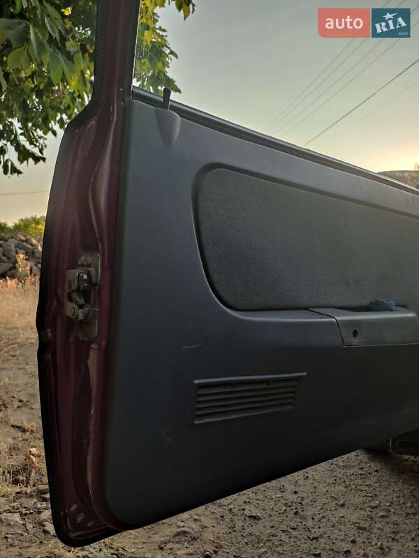 Хэтчбек ЗАЗ 1102 Таврия-Нова 2004 в Херсоне