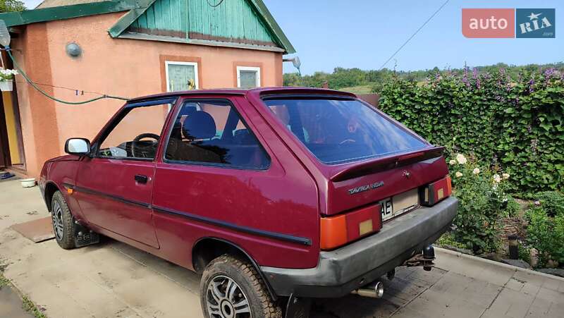 Хэтчбек ЗАЗ 1102 Таврия-Нова 2004 в Просяной