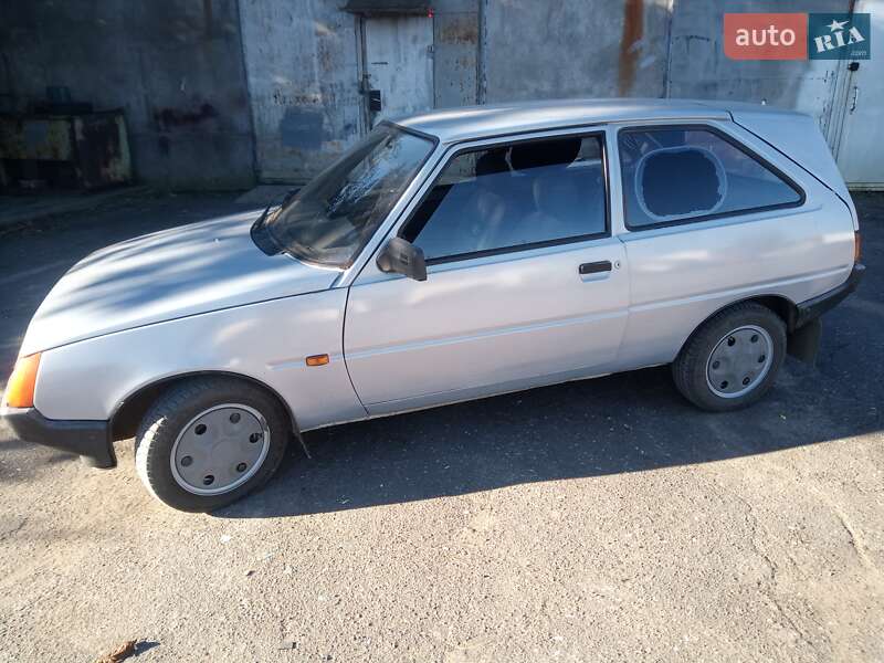 Хетчбек ЗАЗ 1102 Таврія 2004 в Одесі