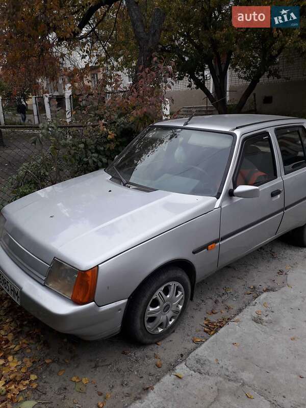 Хетчбек ЗАЗ 1102 Таврія 2003 в 