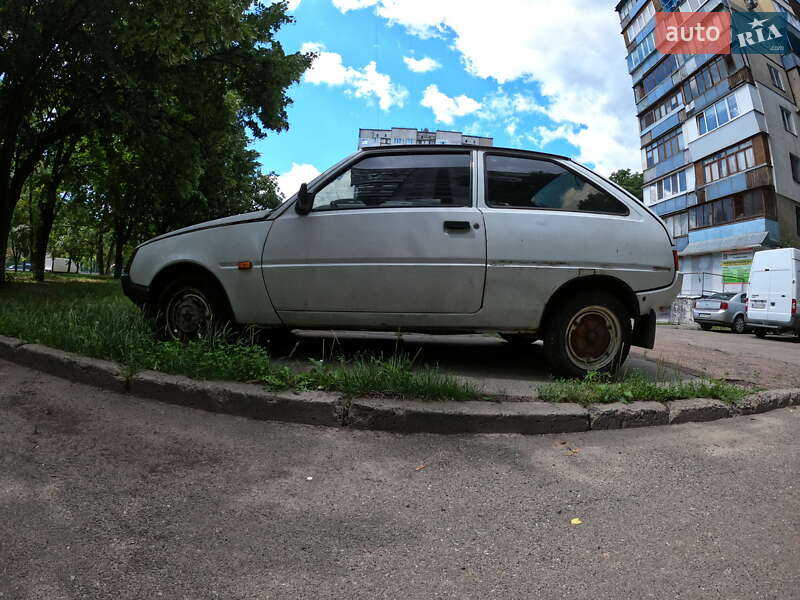 Хэтчбек ЗАЗ 1102 Таврия 2002 в Киеве