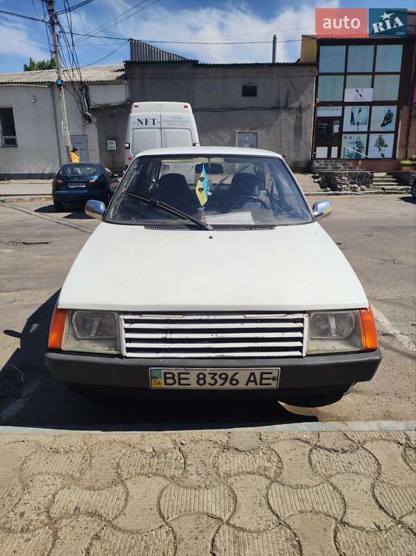 Хэтчбек ЗАЗ 1102 Таврия 1988 в Вознесенске