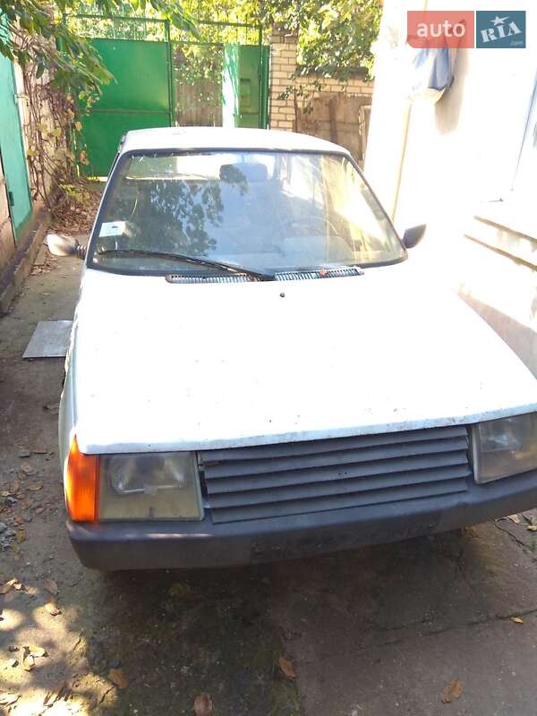 Хэтчбек ЗАЗ 1102 Таврия 1992 в Николаеве фото 4 Хэтчбек ЗАЗ 1102 Таврия 1992 в Николаеве