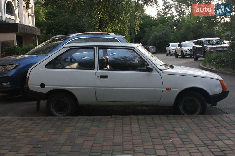 Хэтчбек ЗАЗ 1102 Таврия 2003 в Киеве