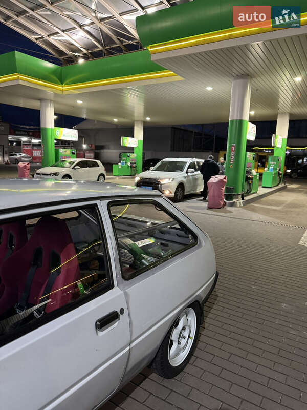 Хэтчбек ЗАЗ 1102 Таврия 1992 в Киеве фото 8 Хэтчбек ЗАЗ 1102 Таврия 1992 в Киеве