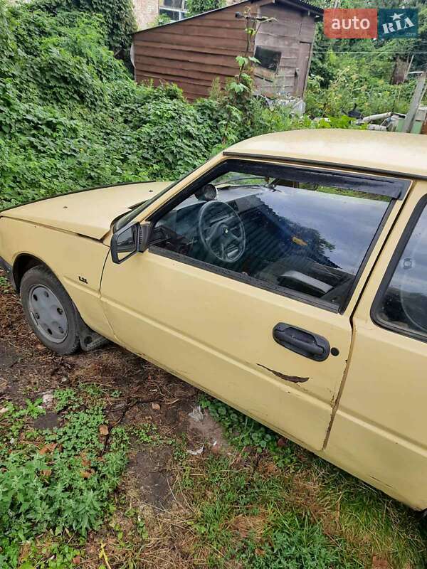 Хетчбек ЗАЗ 1102 Таврія 1989 в Десні