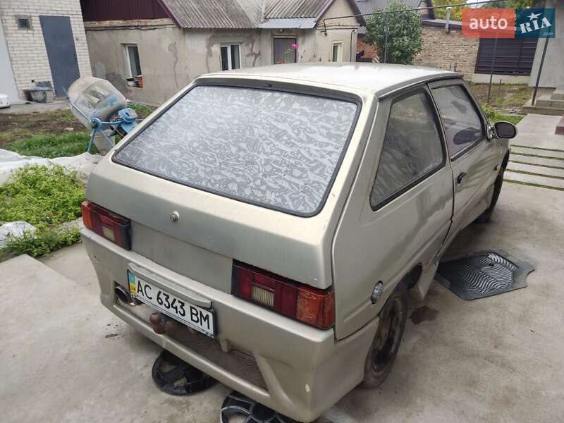 Хэтчбек ЗАЗ 1102 Таврия 1990 в  фото Хэтчбек ЗАЗ 1102 Таврия 1990 в