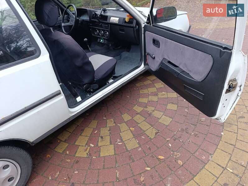 Хетчбек ЗАЗ 1102 Таврія 1991 в Запоріжжі фото 9 Хетчбек ЗАЗ 1102 Таврія 1991 в Запоріжжі