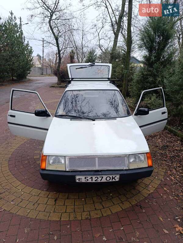 Хетчбек ЗАЗ 1102 Таврія 1991 в Запоріжжі фото 18 Хетчбек ЗАЗ 1102 Таврія 1991 в Запоріжжі