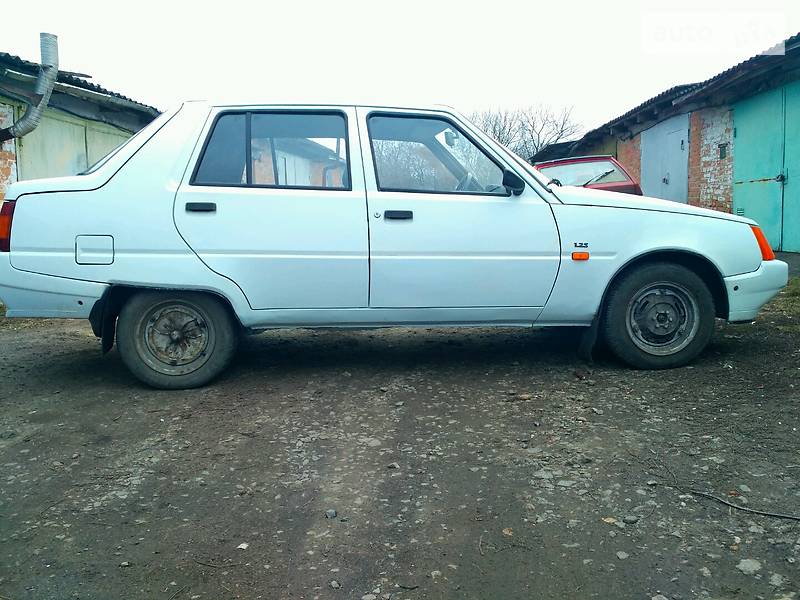Лифтбек ЗАЗ 1103 Славута 2003 в Хороле